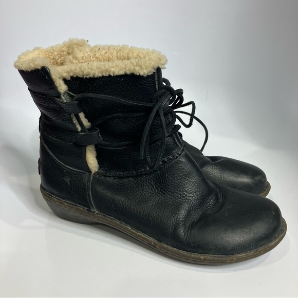 UGG caspia 1932 black leather boots Sherpa lined lace up women’s size 10 winter - Picture 2 of 9
